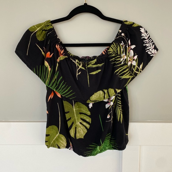 Tropical Ruffle Blouse - Picture 2 of 3